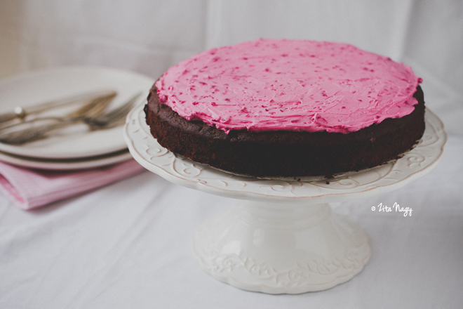 Céklás csokoládé torta rózsaszín habos krémmel