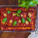 Bazsalikomos ricottával töltött cannelloni paradicsomszószban sütve (laktózmentes, vegán)